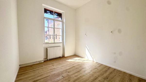 Bureaux 5 Pièces À Rafraichir