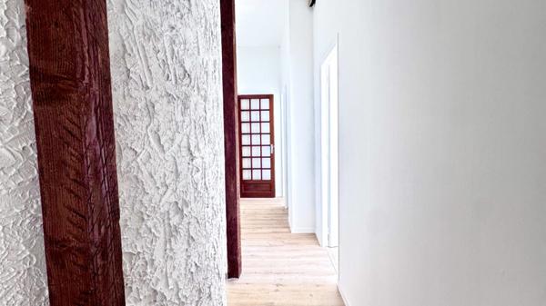 Bureaux 5 Pièces À Rafraichir