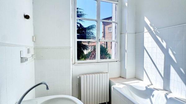 Bureaux 5 Pièces À Rafraichir