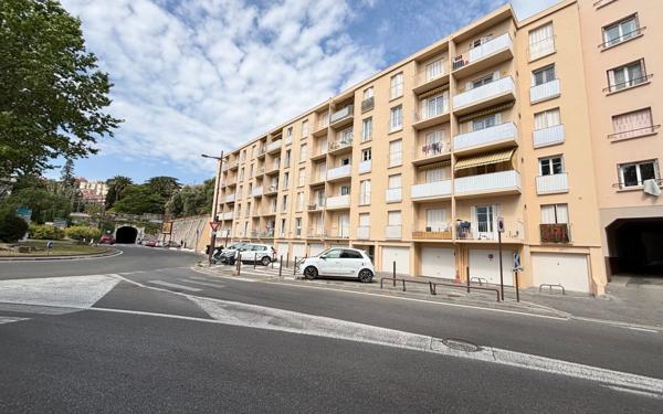 Appartement à vendre    3 pièces • 54 m2 Grasse