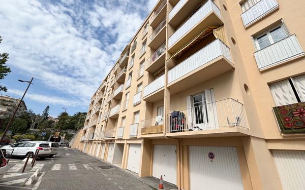Appartement à vendre    3 pièces • 54 m2 Grasse