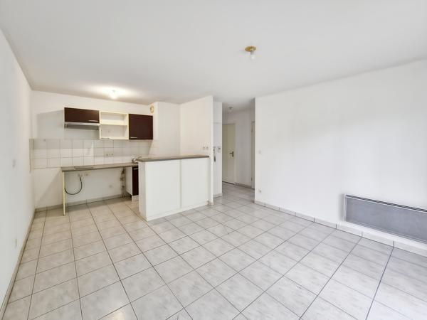 Appartement T2 de 36m2 avec balcon, place de parking et piscine – Auch