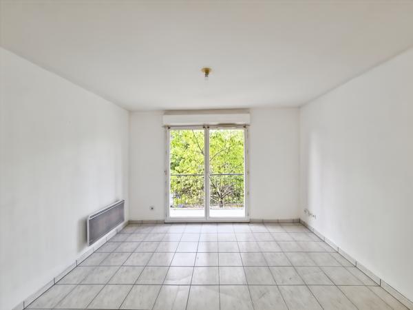 Appartement T2 de 36m2 avec balcon, place de parking et piscine – Auch