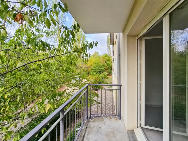 Appartement T2 de 36m2 avec balcon, place de parking et piscine – Auch