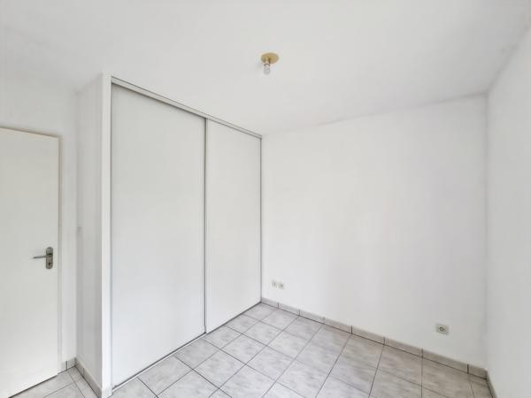 Appartement T2 de 36m2 avec balcon, place de parking et piscine – Auch