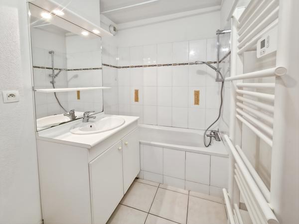 Appartement T2 de 36m2 avec balcon, place de parking et piscine – Auch