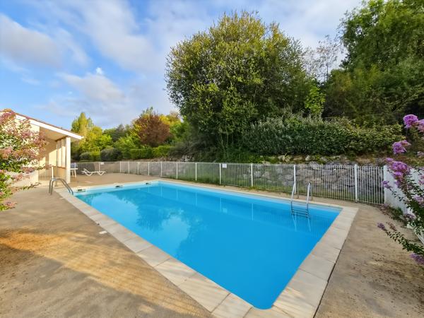 Appartement T2 de 36m2 avec balcon, place de parking et piscine – Auch