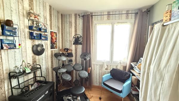 Maison NOAILLES PROCHE, 6 pieces,  plain pied, sejour double, cuisine,  4 chambres,  Garage, terrain