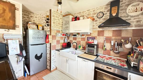 Maison NOAILLES PROCHE, 6 pieces,  plain pied, sejour double, cuisine,  4 chambres,  Garage, terrain