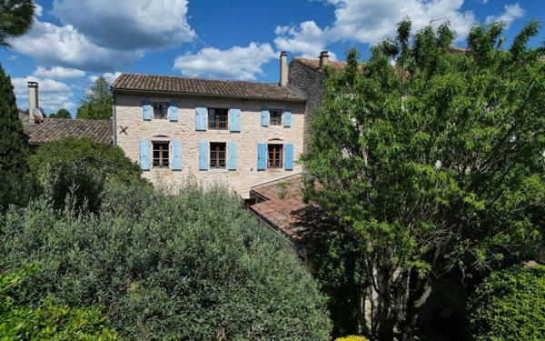 Maison à vendre    6 pièces •  Barjac