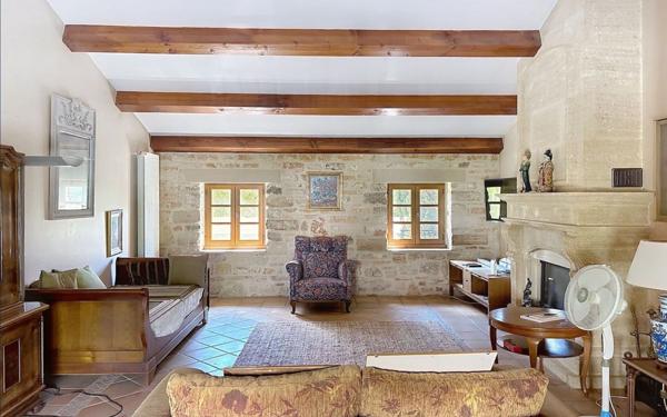 Maison à vendre    6 pièces •  Barjac