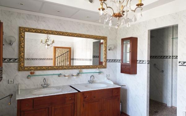 Maison à vendre    6 pièces •  Barjac