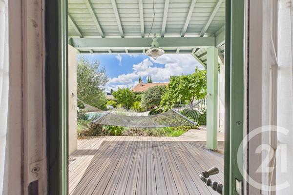 Maison à vendre  10 pièces - 245 m 2   EYSINES  - 33