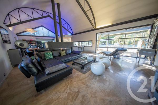 Maison à vendre  10 pièces - 245 m 2   EYSINES  - 33