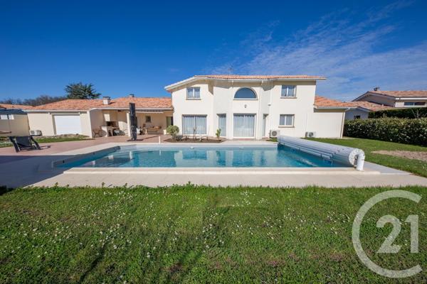 Maison à vendre  10 pièces - 245 m 2   EYSINES  - 33