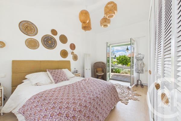 Maison à vendre  10 pièces - 245 m 2   EYSINES  - 33