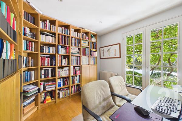 Maison à vendre  10 pièces - 245 m 2   EYSINES  - 33