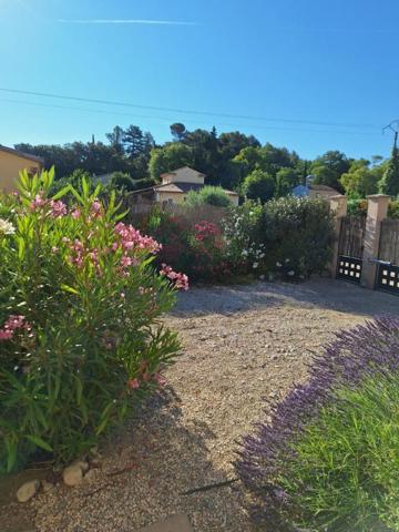 Vaison-la-Romaine (84110) A 1,5 kms du CENTRE VILLE-MAISON DE PLAIN-PIED-3 CHAMBRES-PISCINE-520 m2 DE TERRAIN