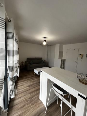 T1 avec terrasse et place de stationnement quartier les Minimes La Rochelle