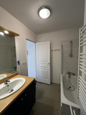 T1 avec terrasse et place de stationnement quartier les Minimes La Rochelle