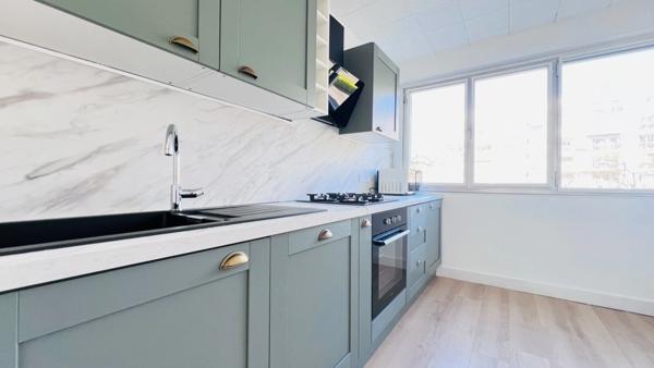 Dpt Finistère (29), à vendre QUIMPER Ouest - appartement rénové meublé T6 de 97 m² habitable - deux loggias -Cave