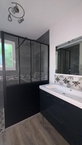 Appartement climatisé avec 2 chambres, terrasse et balcon