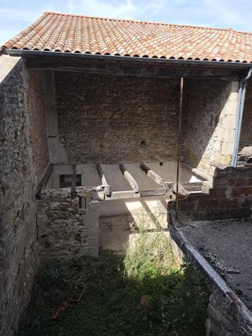Maison en pierre de 250 m² avec jardinet - VERNOUX EN VIVARAIS