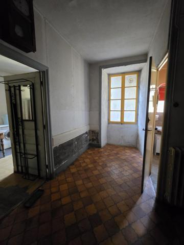 Maison en pierre de 250 m² avec jardinet - VERNOUX EN VIVARAIS