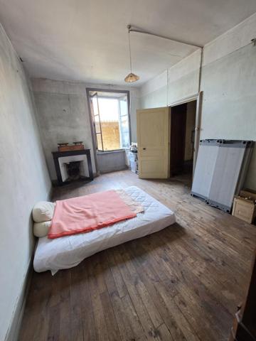 Maison en pierre de 250 m² avec jardinet - VERNOUX EN VIVARAIS