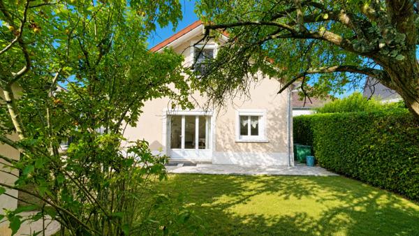 Maison
         5 pièces
        - 130 m² Bien prestige 419 000 € *