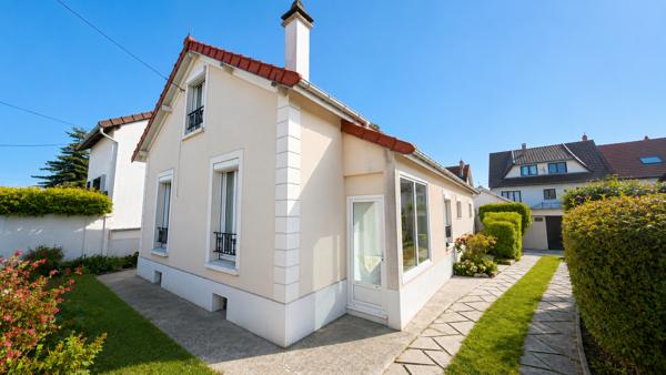 Maison
         5 pièces
        - 130 m² Bien prestige 419 000 € *