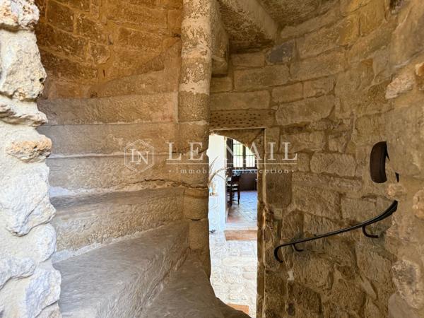 Château, ancien monastère, devenu demeure de caractère, au cœur de la Brie