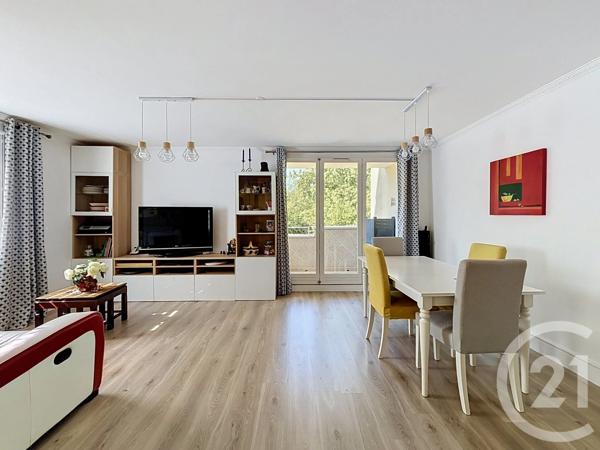 Appartement F4 à vendre  4 pièces - 79,57 m 2   COMBS LA VILLE  - 77