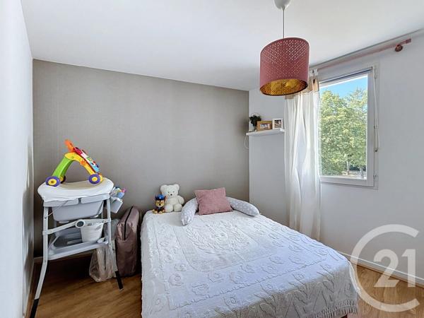 Appartement F4 à vendre  4 pièces - 79,57 m 2   COMBS LA VILLE  - 77