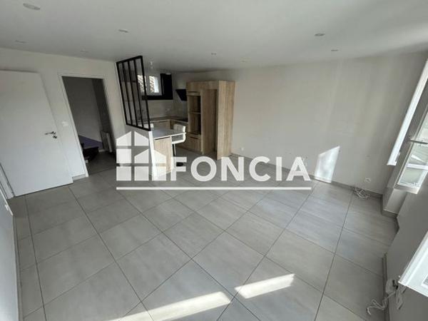 Location Maison 3 pièces 66 m² - 3 RUE DU SYNDICAT La Roche-blanche 63670