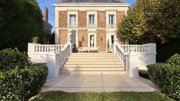 Maison Corbeil Essonnes 8 pièce(s) 209 m2