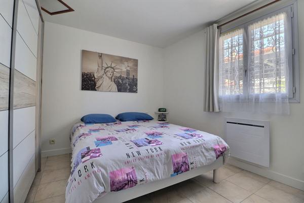 Maison Stains 2 pièce(s) 70 m2 + JARDIN + DEPENDANCE