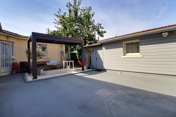 Maison Stains 2 pièce(s) 70 m2 + JARDIN + DEPENDANCE