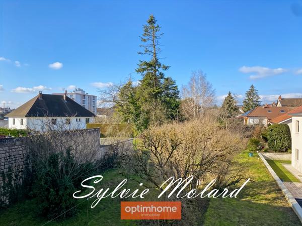 maison familiale de 146m2 - 6 pièces - jardin - fort potentiel de rénovation - Dole