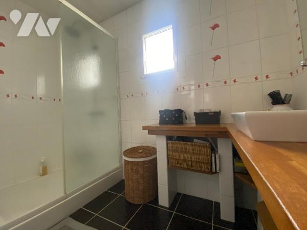 Villa de 90m² de plain pieds sur le terrain plus sous sol semi-enterré