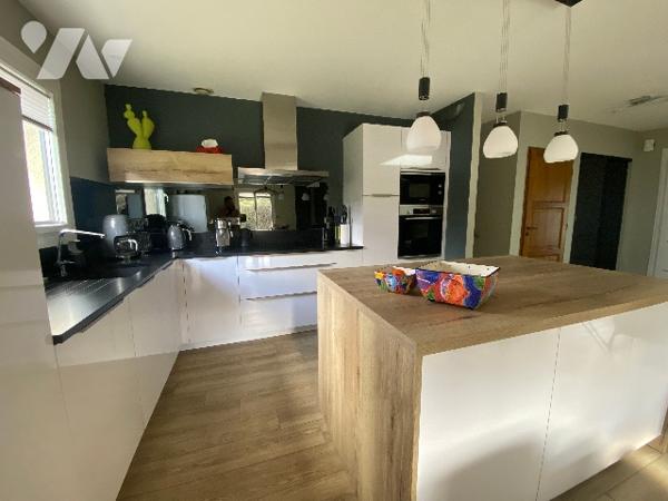 Villa de 90m² de plain pieds sur le terrain plus sous sol semi-enterré