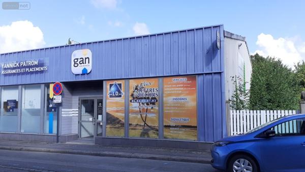 Local Professionnel et commercial à louer à La Guerche-de-Bretagne en Ille-et-Vilaine (35130), ref : 23081   
centre-ville