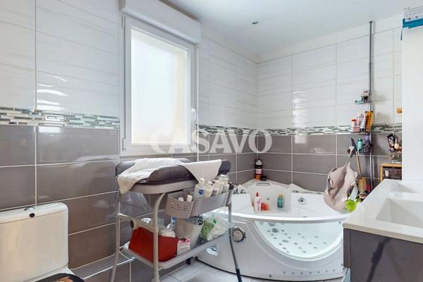 Vente Maison 5 pièces de 122m² - 77124 Villenoy