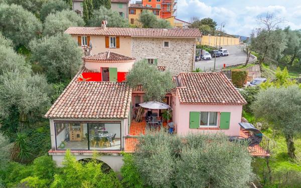 Maison à vendre    4 pièces •  Blausasc