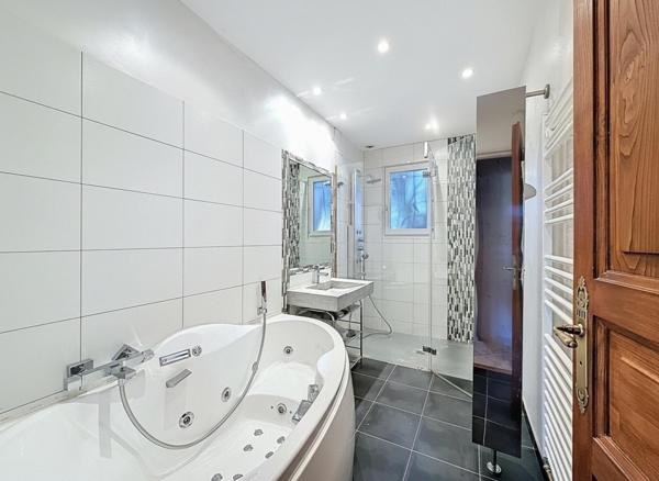 Maison familiale 160 m2 avec piscine et garage