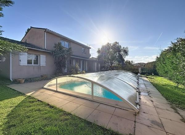 Maison familiale 160 m2 avec piscine et garage
