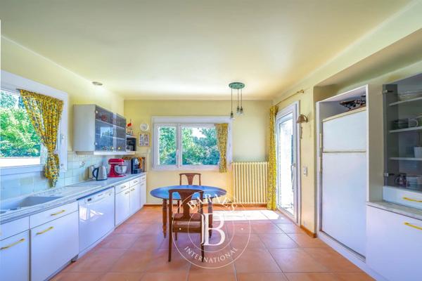 Aix-en-Provence, Maison 8 Chambres -  389 m² à vendre