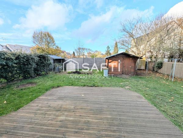 maison dans le bourg de Trélazé proche cimetière.