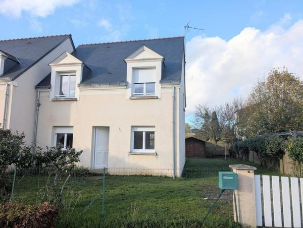 maison dans le bourg de Trélazé proche cimetière.