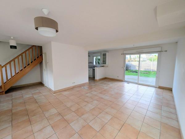 maison dans le bourg de Trélazé proche cimetière.